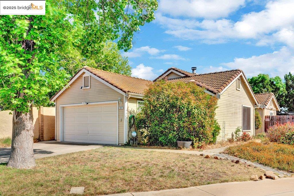 Detail Gallery Image 1 of 27 For 1927 Babbe St, Oakley,  CA 94561 - 3 Beds | 2 Baths