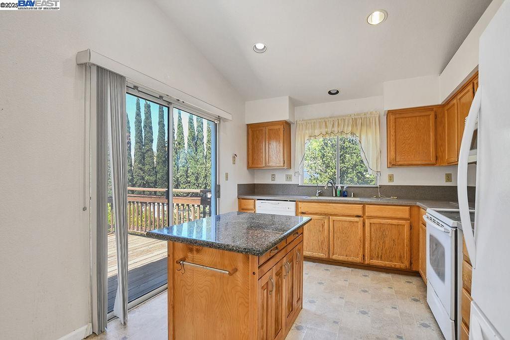 Detail Gallery Image 5 of 26 For 5224 Candlewood Way, Antioch,  CA 94531 - 4 Beds | 2/1 Baths