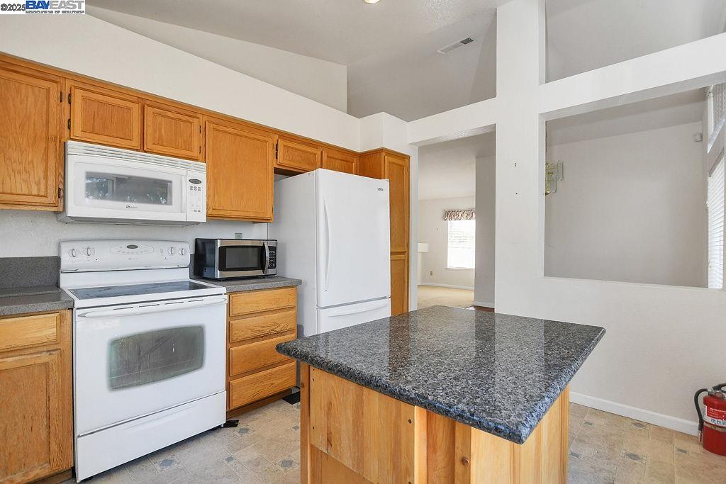 Detail Gallery Image 6 of 26 For 5224 Candlewood Way, Antioch,  CA 94531 - 4 Beds | 2/1 Baths
