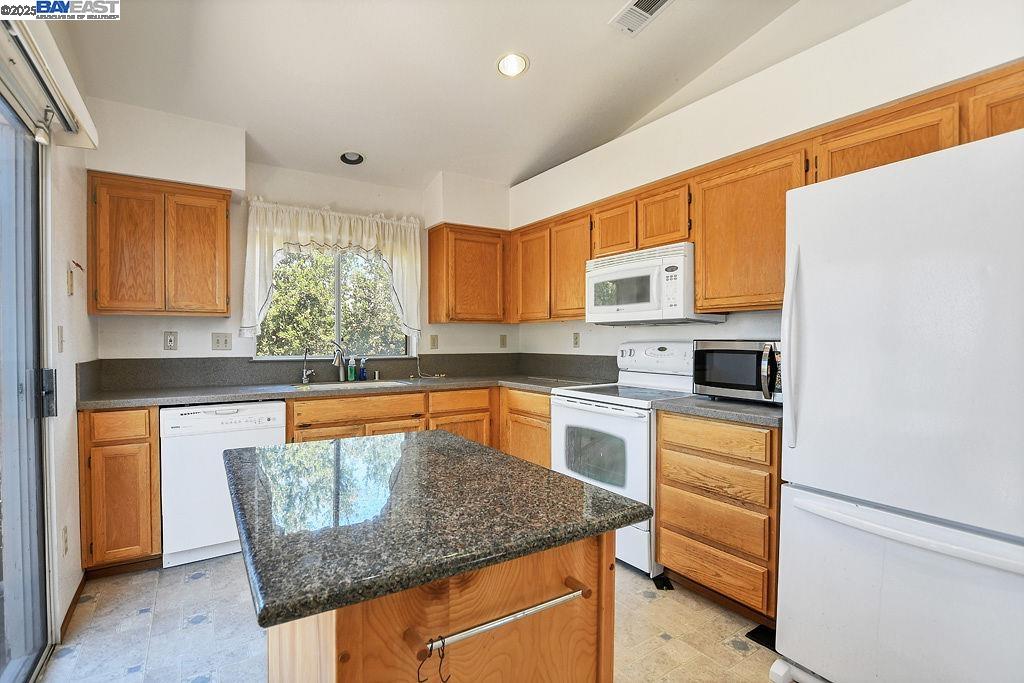 Detail Gallery Image 7 of 26 For 5224 Candlewood Way, Antioch,  CA 94531 - 4 Beds | 2/1 Baths