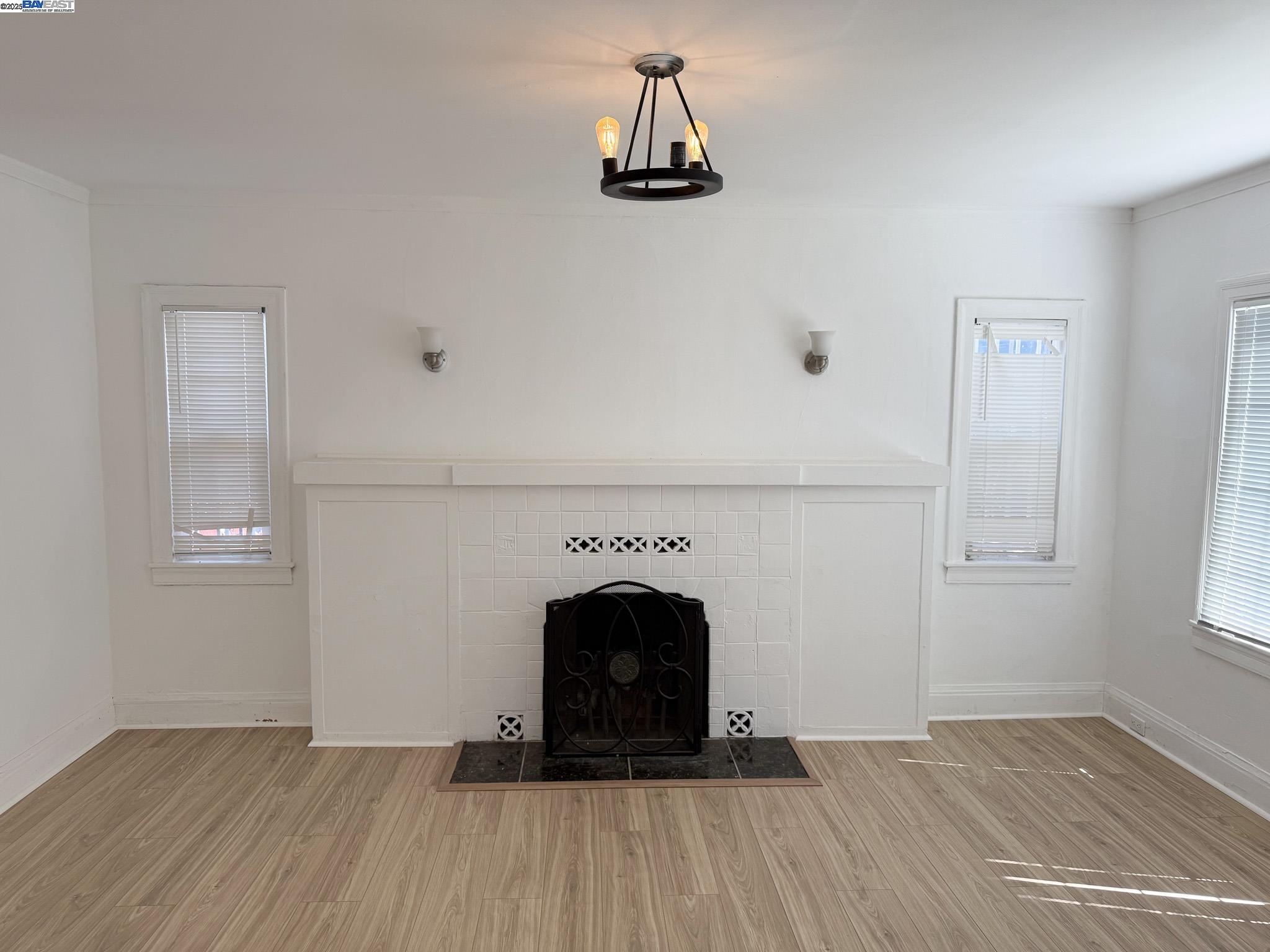 Detail Gallery Image 2 of 19 For 7800 Lockwood St, Oakland,  CA 94621 - 3 Beds | 2 Baths