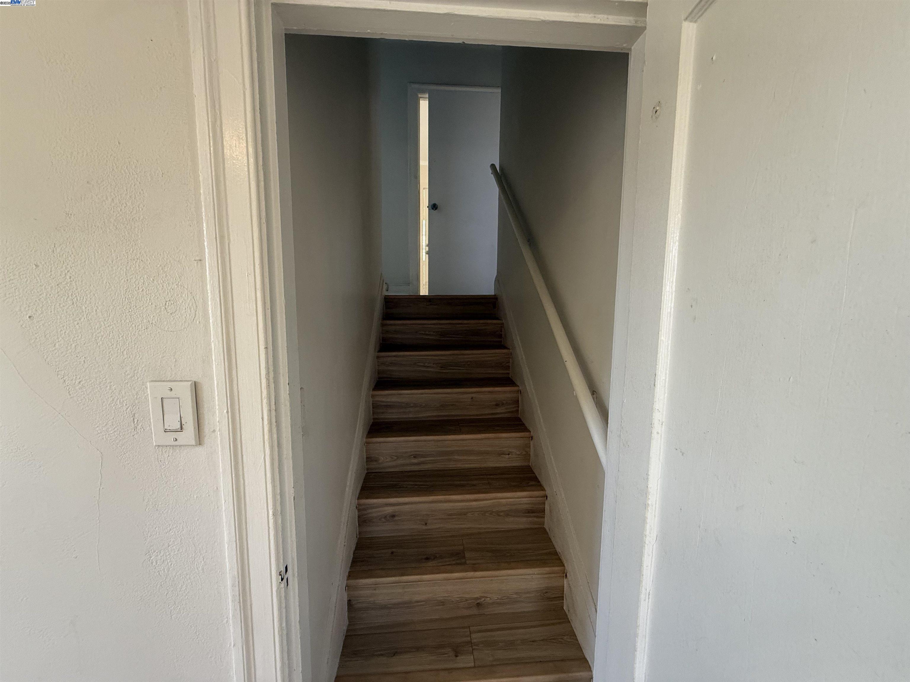 Detail Gallery Image 13 of 19 For 7800 Lockwood St, Oakland,  CA 94621 - 3 Beds | 2 Baths