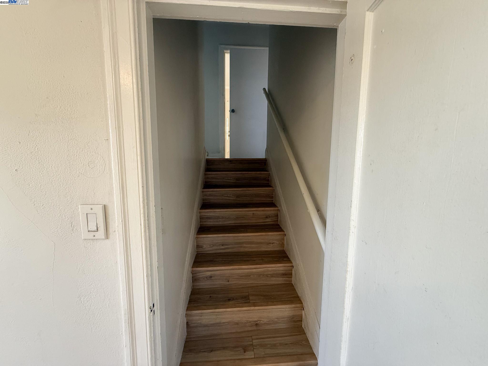Detail Gallery Image 15 of 19 For 7800 Lockwood St, Oakland,  CA 94621 - 3 Beds | 2 Baths