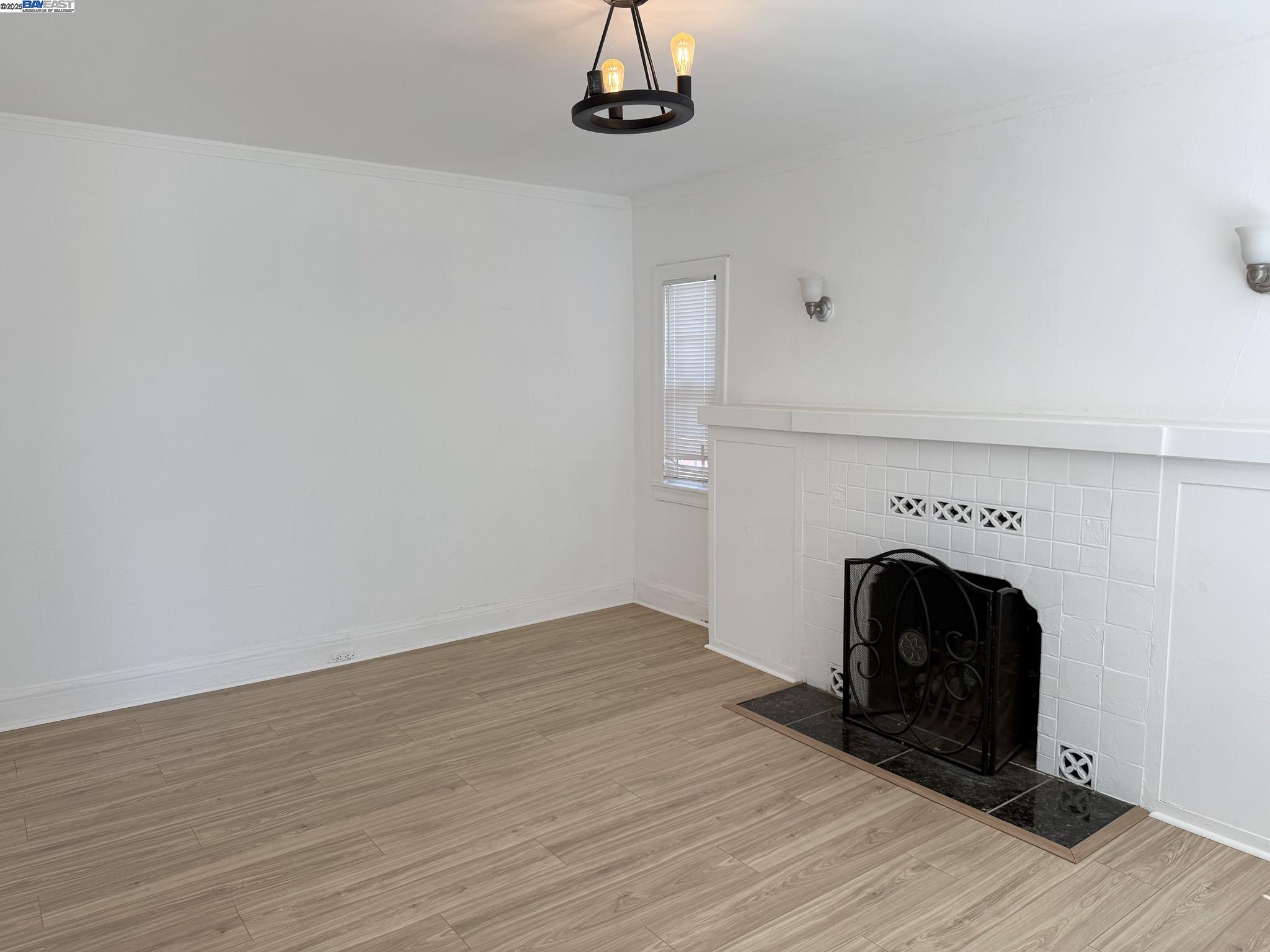Detail Gallery Image 3 of 19 For 7800 Lockwood St, Oakland,  CA 94621 - 3 Beds | 2 Baths