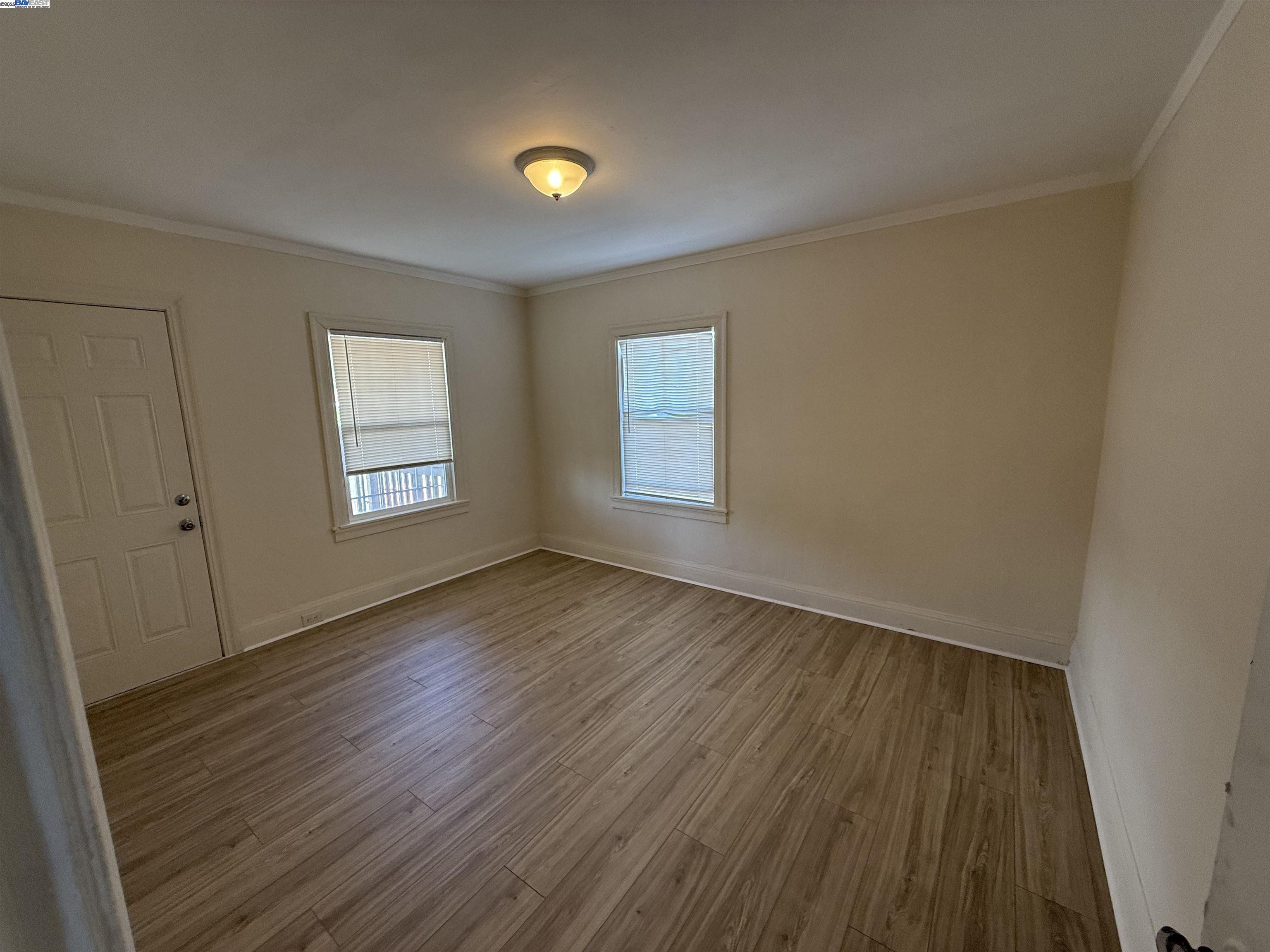Detail Gallery Image 5 of 19 For 7800 Lockwood St, Oakland,  CA 94621 - 3 Beds | 2 Baths