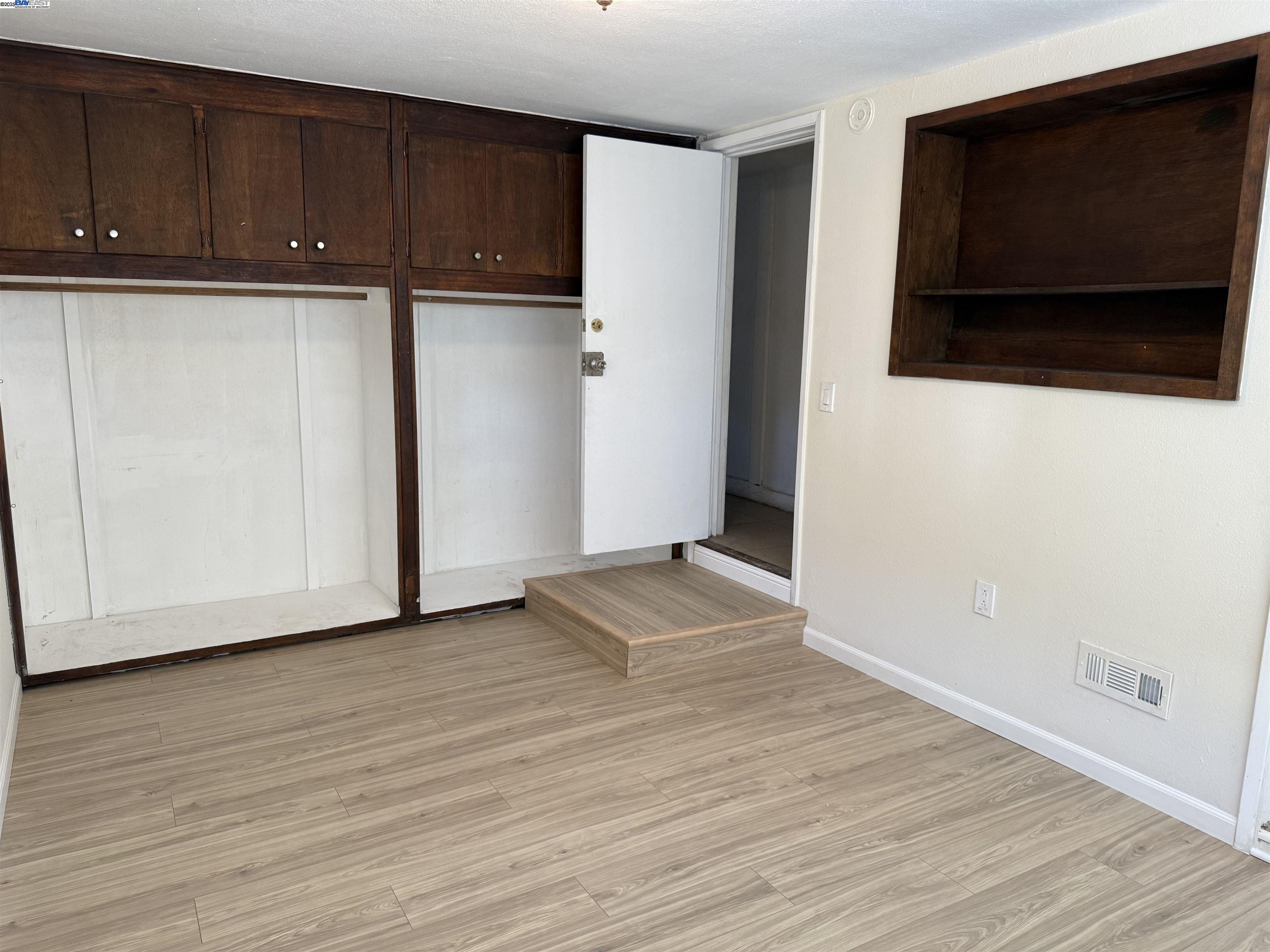 Detail Gallery Image 8 of 19 For 7800 Lockwood St, Oakland,  CA 94621 - 3 Beds | 2 Baths