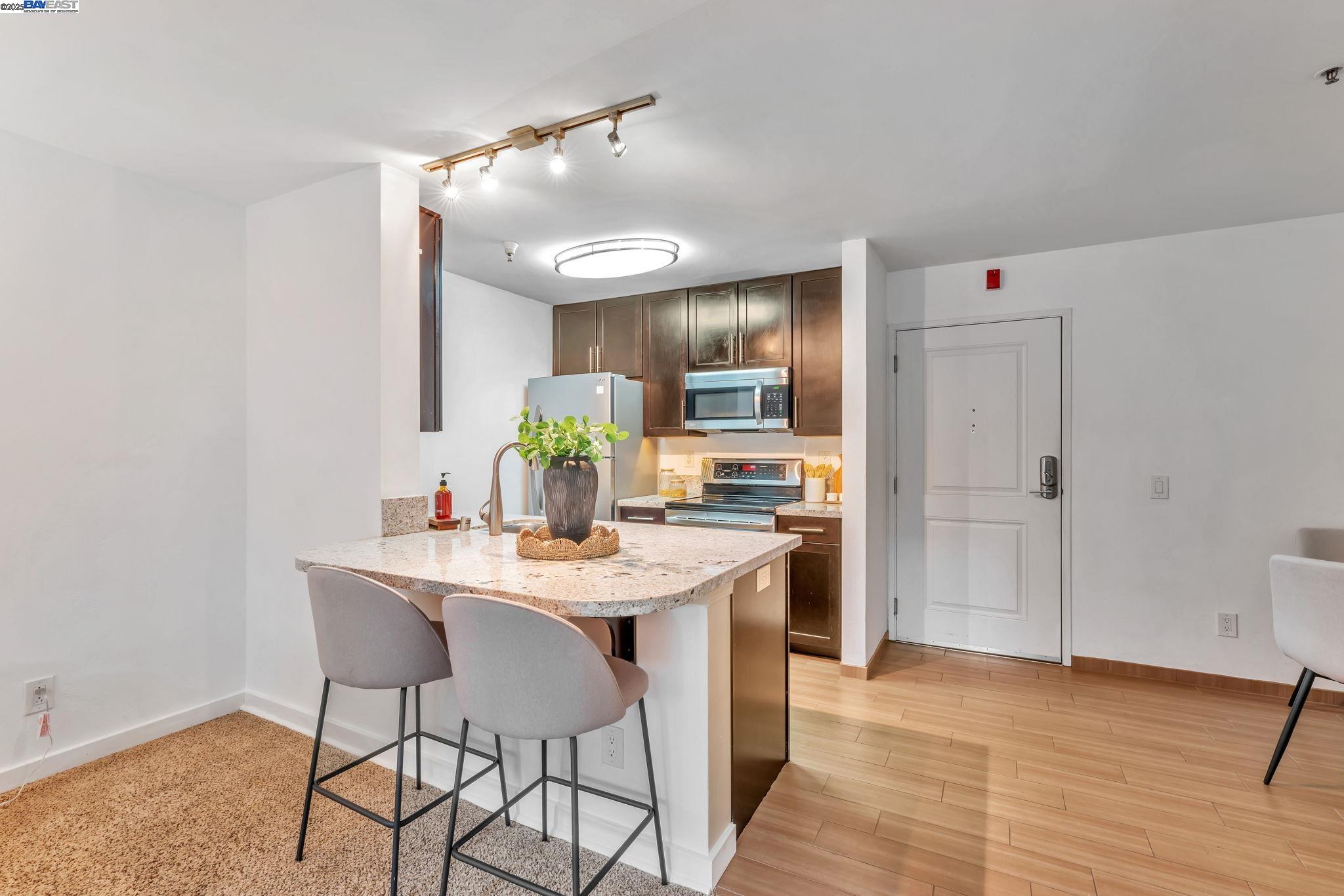 6400 Christie Ave # 2116, Emeryville, California 94608, 1 Bedroom Bedrooms, 3 Rooms Rooms,1 BathroomBathrooms,Residential,For Sale,6400 Christie Ave # 2116,41098000