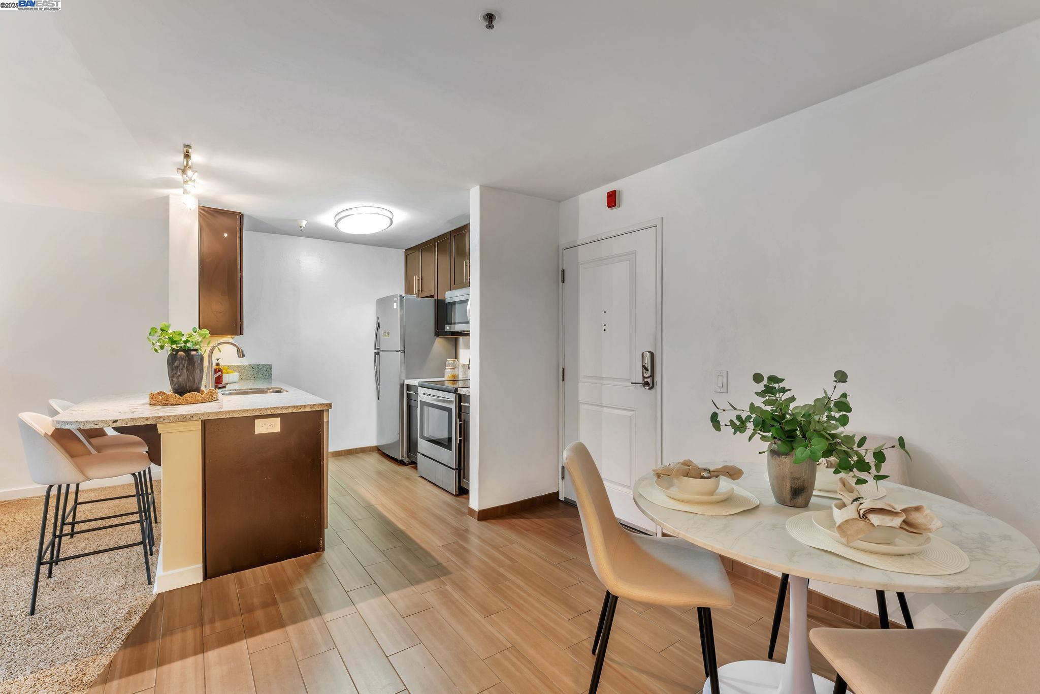 6400 Christie Ave # 2116, Emeryville, California 94608, 1 Bedroom Bedrooms, 3 Rooms Rooms,1 BathroomBathrooms,Residential,For Sale,6400 Christie Ave # 2116,41098000
