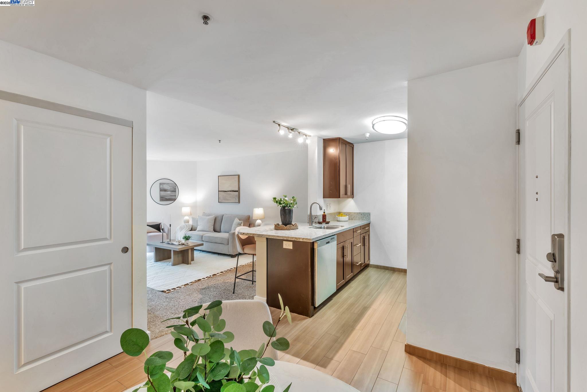 6400 Christie Ave # 2116, Emeryville, California 94608, 1 Bedroom Bedrooms, 3 Rooms Rooms,1 BathroomBathrooms,Residential,For Sale,6400 Christie Ave # 2116,41098000