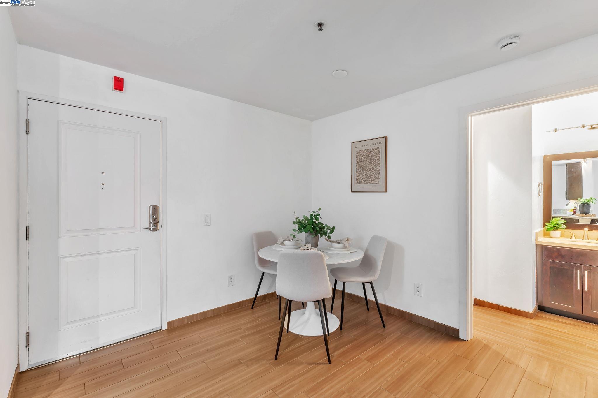 6400 Christie Ave # 2116, Emeryville, California 94608, 1 Bedroom Bedrooms, 3 Rooms Rooms,1 BathroomBathrooms,Residential,For Sale,6400 Christie Ave # 2116,41098000