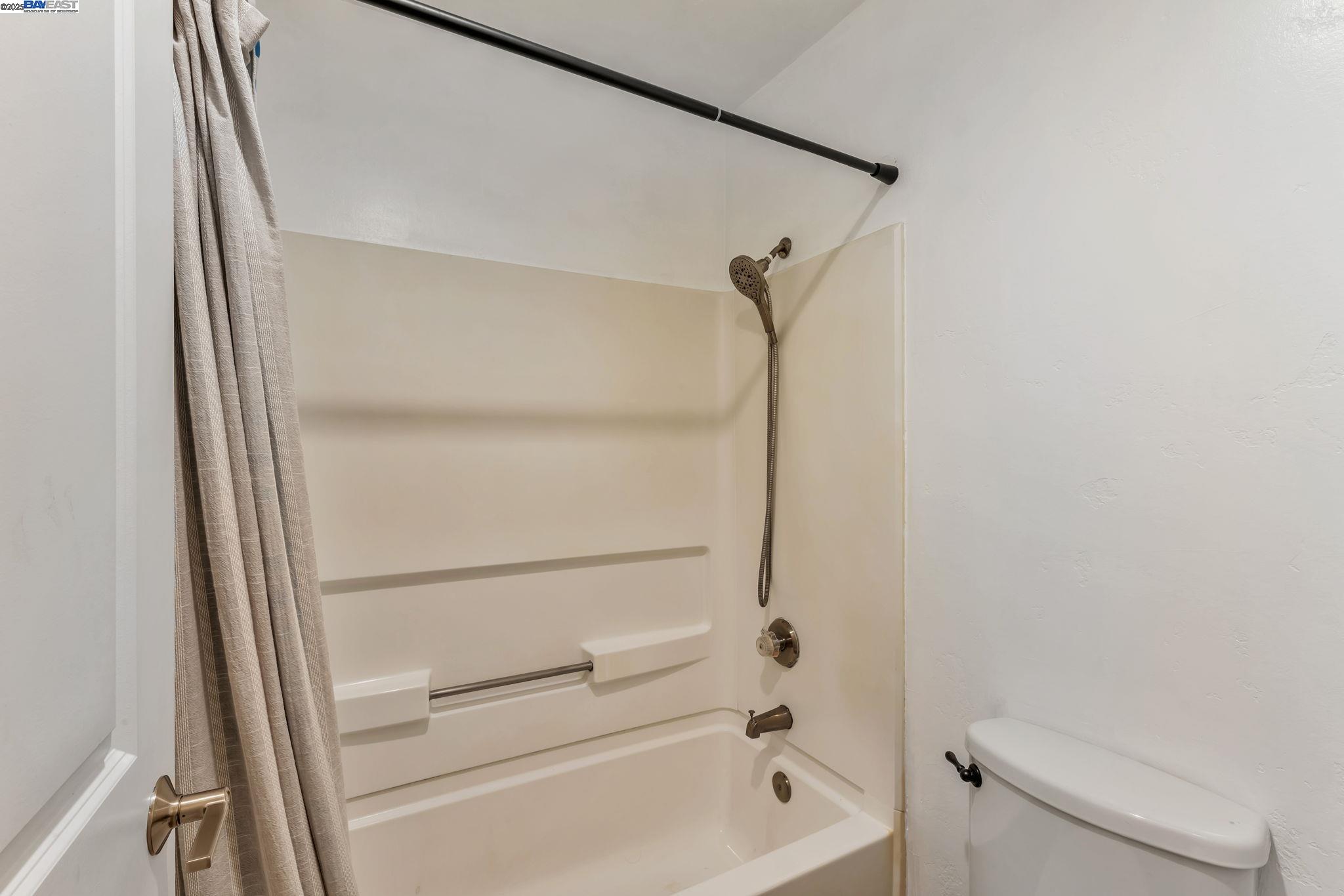 6400 Christie Ave # 2116, Emeryville, California 94608, 1 Bedroom Bedrooms, 3 Rooms Rooms,1 BathroomBathrooms,Residential,For Sale,6400 Christie Ave # 2116,41098000