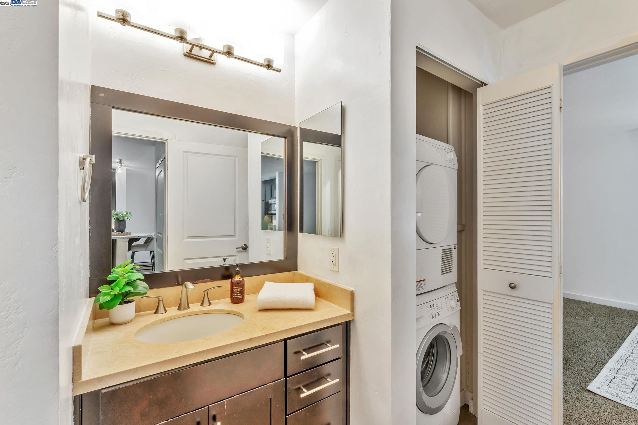 6400 Christie Ave # 2116, Emeryville, California 94608, 1 Bedroom Bedrooms, 3 Rooms Rooms,1 BathroomBathrooms,Residential,For Sale,6400 Christie Ave # 2116,41098000