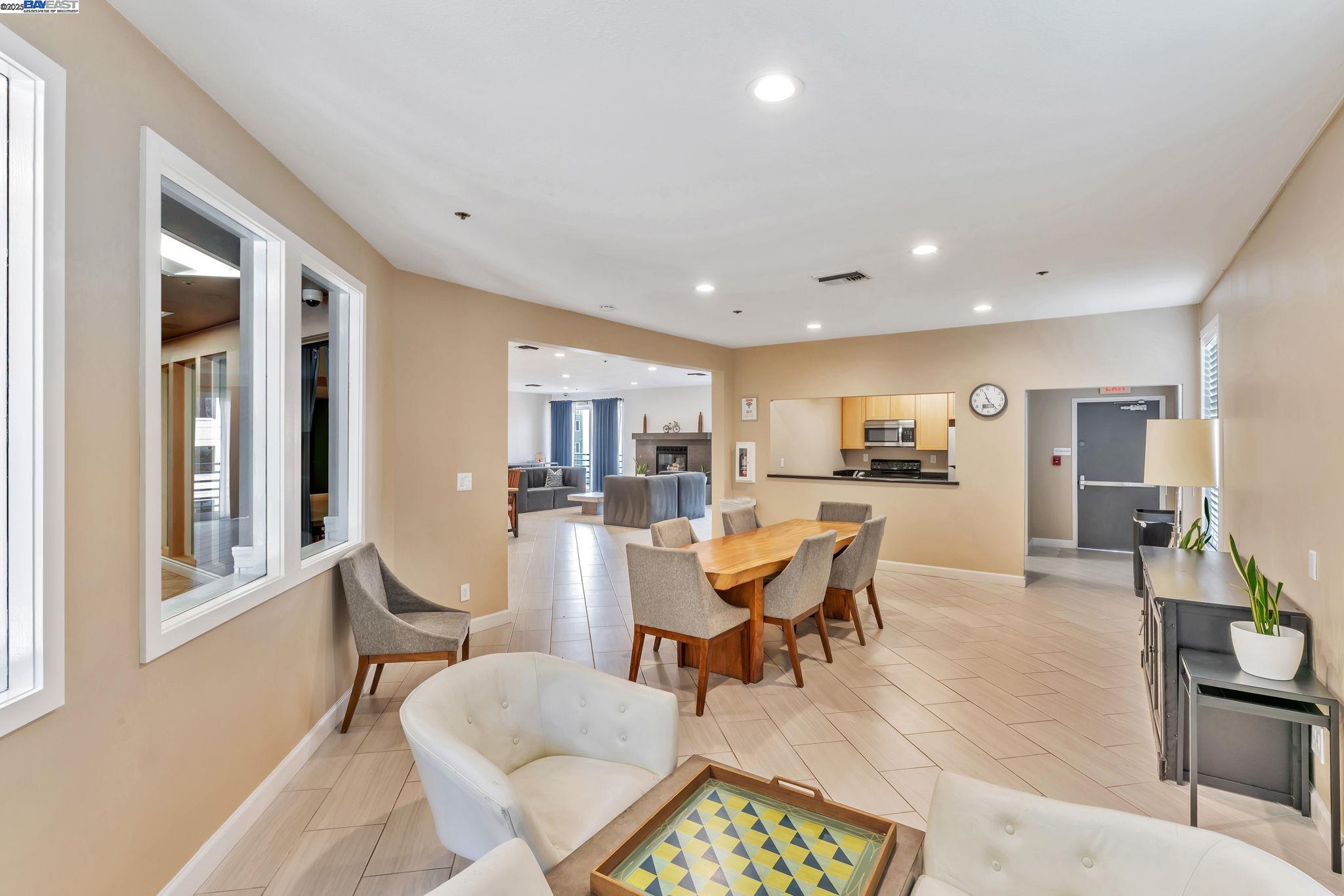 6400 Christie Ave # 2116, Emeryville, California 94608, 1 Bedroom Bedrooms, 3 Rooms Rooms,1 BathroomBathrooms,Residential,For Sale,6400 Christie Ave # 2116,41098000