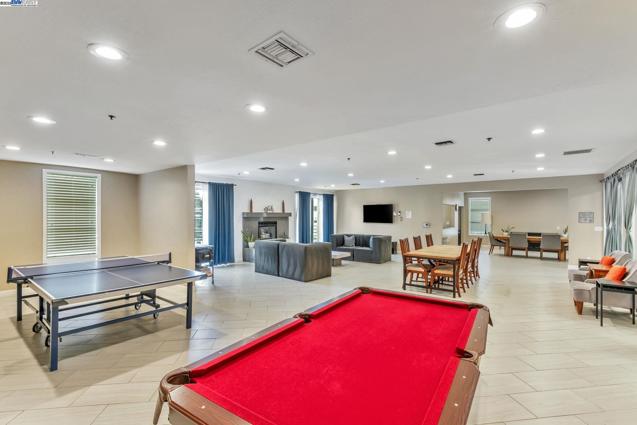 6400 Christie Ave # 2116, Emeryville, California 94608, 1 Bedroom Bedrooms, 3 Rooms Rooms,1 BathroomBathrooms,Residential,For Sale,6400 Christie Ave # 2116,41098000
