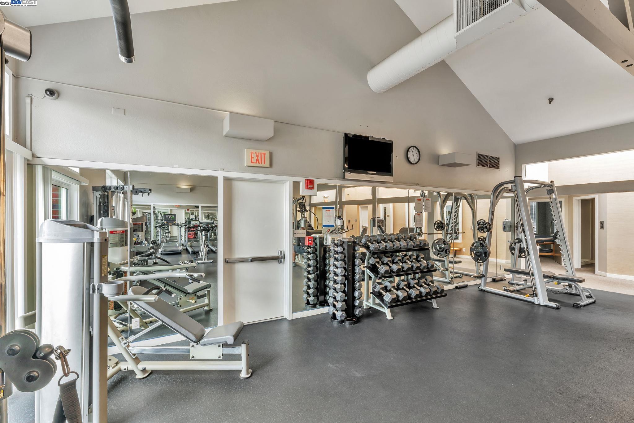 6400 Christie Ave # 2116, Emeryville, California 94608, 1 Bedroom Bedrooms, 3 Rooms Rooms,1 BathroomBathrooms,Residential,For Sale,6400 Christie Ave # 2116,41098000