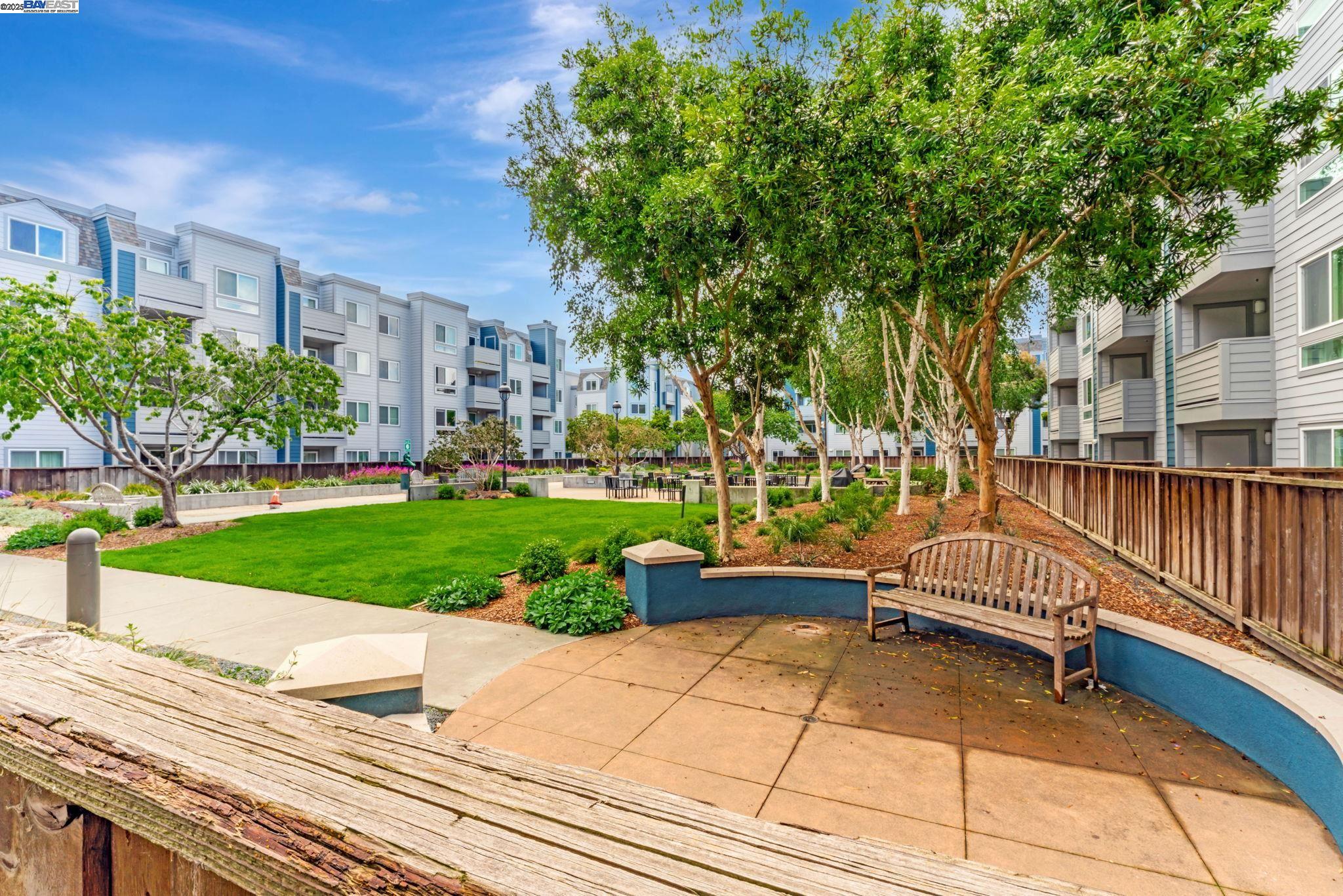 6400 Christie Ave # 2116, Emeryville, California 94608, 1 Bedroom Bedrooms, 3 Rooms Rooms,1 BathroomBathrooms,Residential,For Sale,6400 Christie Ave # 2116,41098000