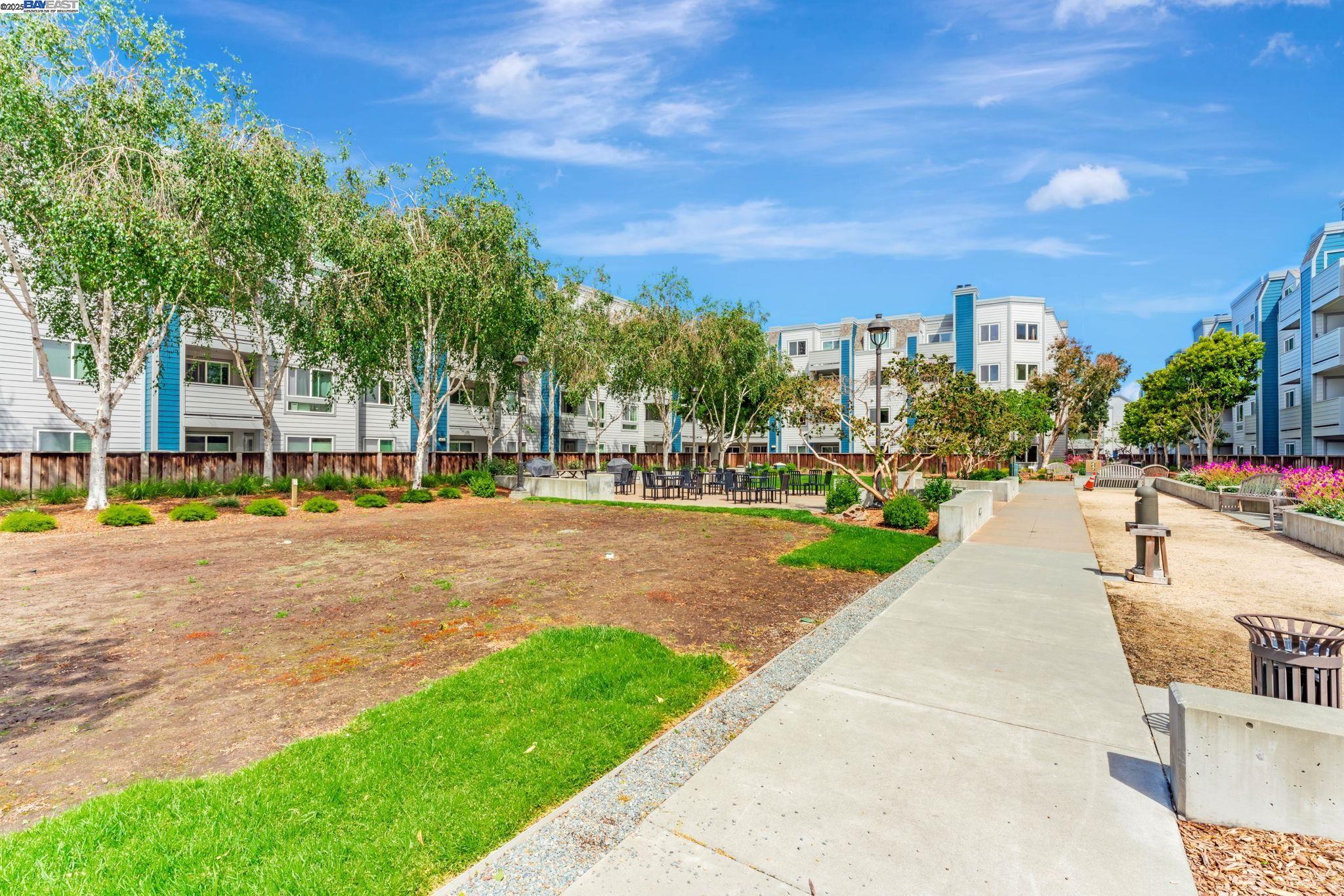 6400 Christie Ave # 2116, Emeryville, California 94608, 1 Bedroom Bedrooms, 3 Rooms Rooms,1 BathroomBathrooms,Residential,For Sale,6400 Christie Ave # 2116,41098000