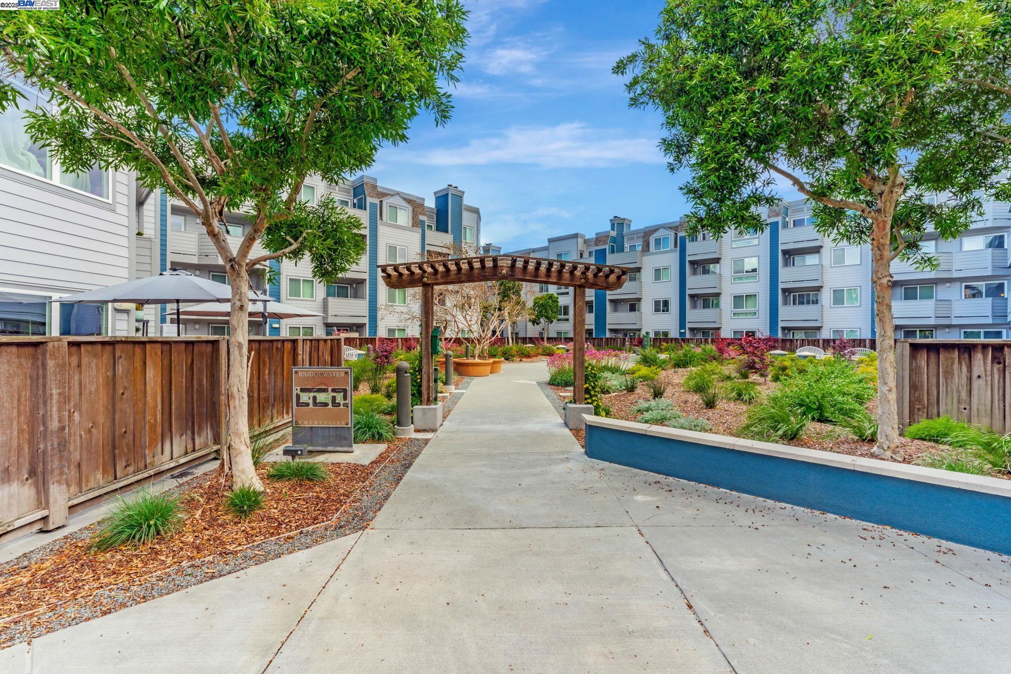 6400 Christie Ave # 2116, Emeryville, California 94608, 1 Bedroom Bedrooms, 3 Rooms Rooms,1 BathroomBathrooms,Residential,For Sale,6400 Christie Ave # 2116,41098000
