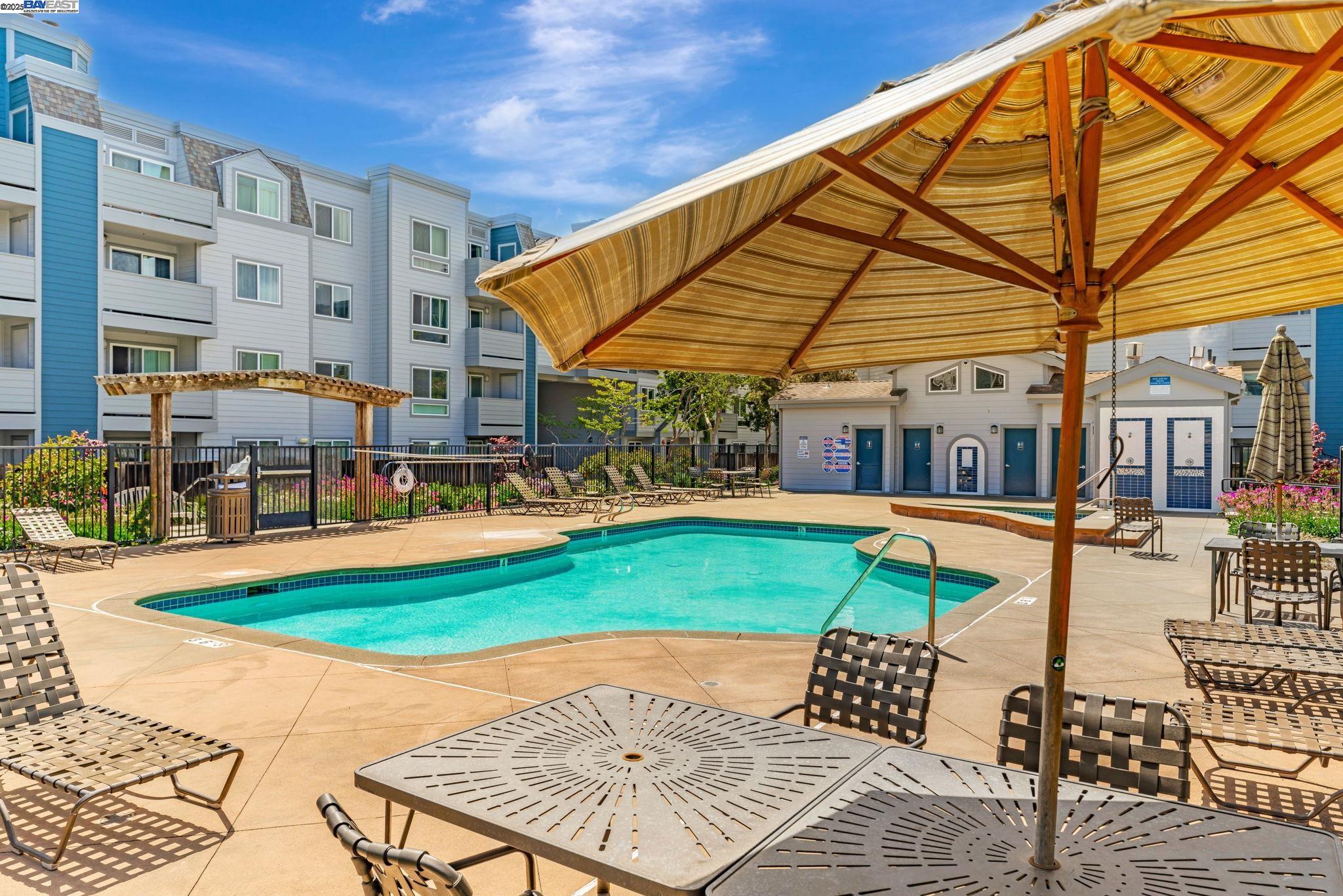 6400 Christie Ave # 2116, Emeryville, California 94608, 1 Bedroom Bedrooms, 3 Rooms Rooms,1 BathroomBathrooms,Residential,For Sale,6400 Christie Ave # 2116,41098000