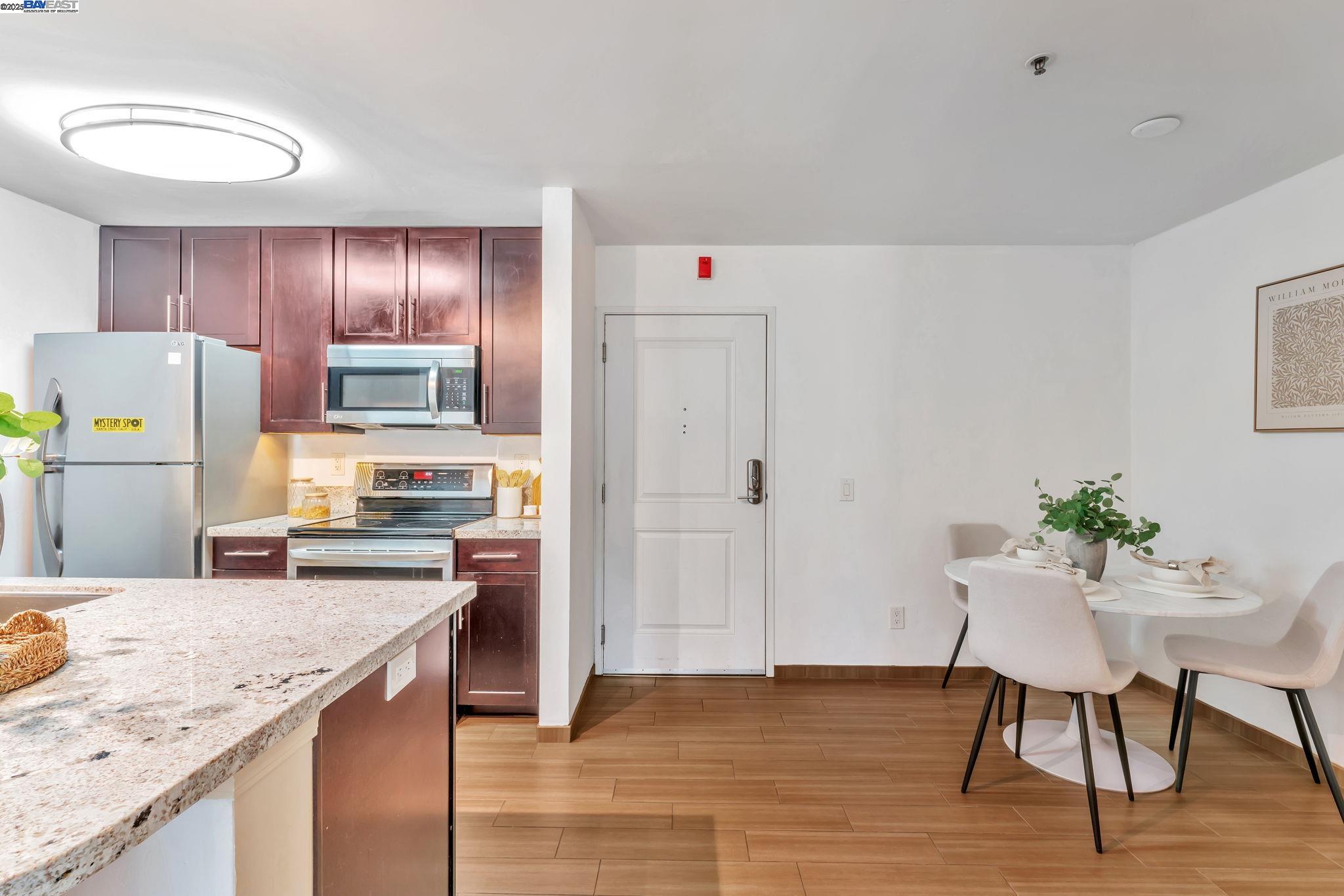 6400 Christie Ave # 2116, Emeryville, California 94608, 1 Bedroom Bedrooms, 3 Rooms Rooms,1 BathroomBathrooms,Residential,For Sale,6400 Christie Ave # 2116,41098000