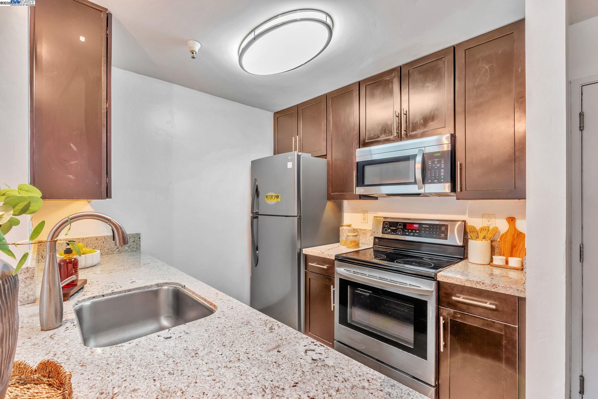6400 Christie Ave # 2116, Emeryville, California 94608, 1 Bedroom Bedrooms, 3 Rooms Rooms,1 BathroomBathrooms,Residential,For Sale,6400 Christie Ave # 2116,41098000