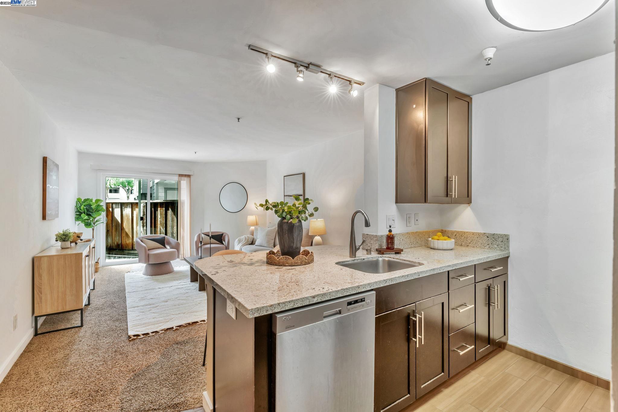 6400 Christie Ave # 2116, Emeryville, California 94608, 1 Bedroom Bedrooms, 3 Rooms Rooms,1 BathroomBathrooms,Residential,For Sale,6400 Christie Ave # 2116,41098000
