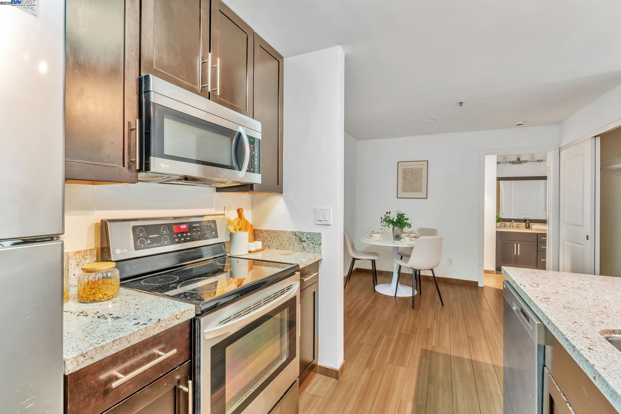 6400 Christie Ave # 2116, Emeryville, California 94608, 1 Bedroom Bedrooms, 3 Rooms Rooms,1 BathroomBathrooms,Residential,For Sale,6400 Christie Ave # 2116,41098000