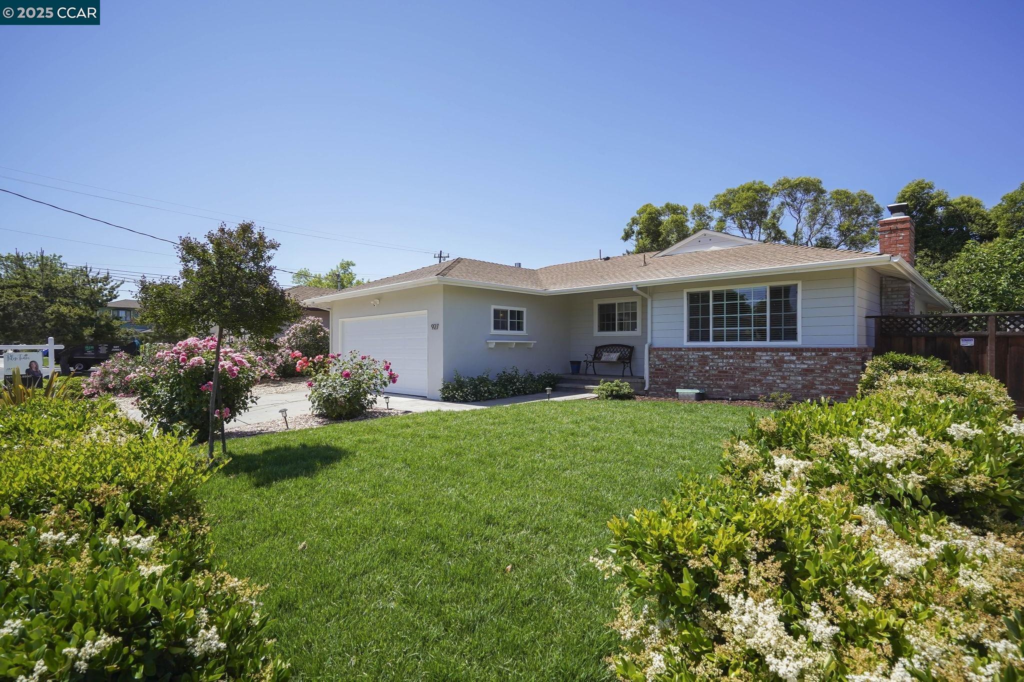Detail Gallery Image 1 of 23 For 927 Notre Dame Ave, Concord,  CA 94518 - 3 Beds | 2 Baths