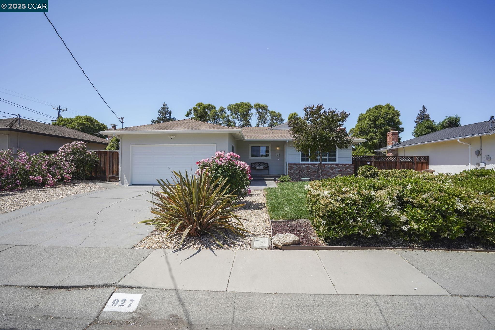 Detail Gallery Image 2 of 23 For 927 Notre Dame Ave, Concord,  CA 94518 - 3 Beds | 2 Baths