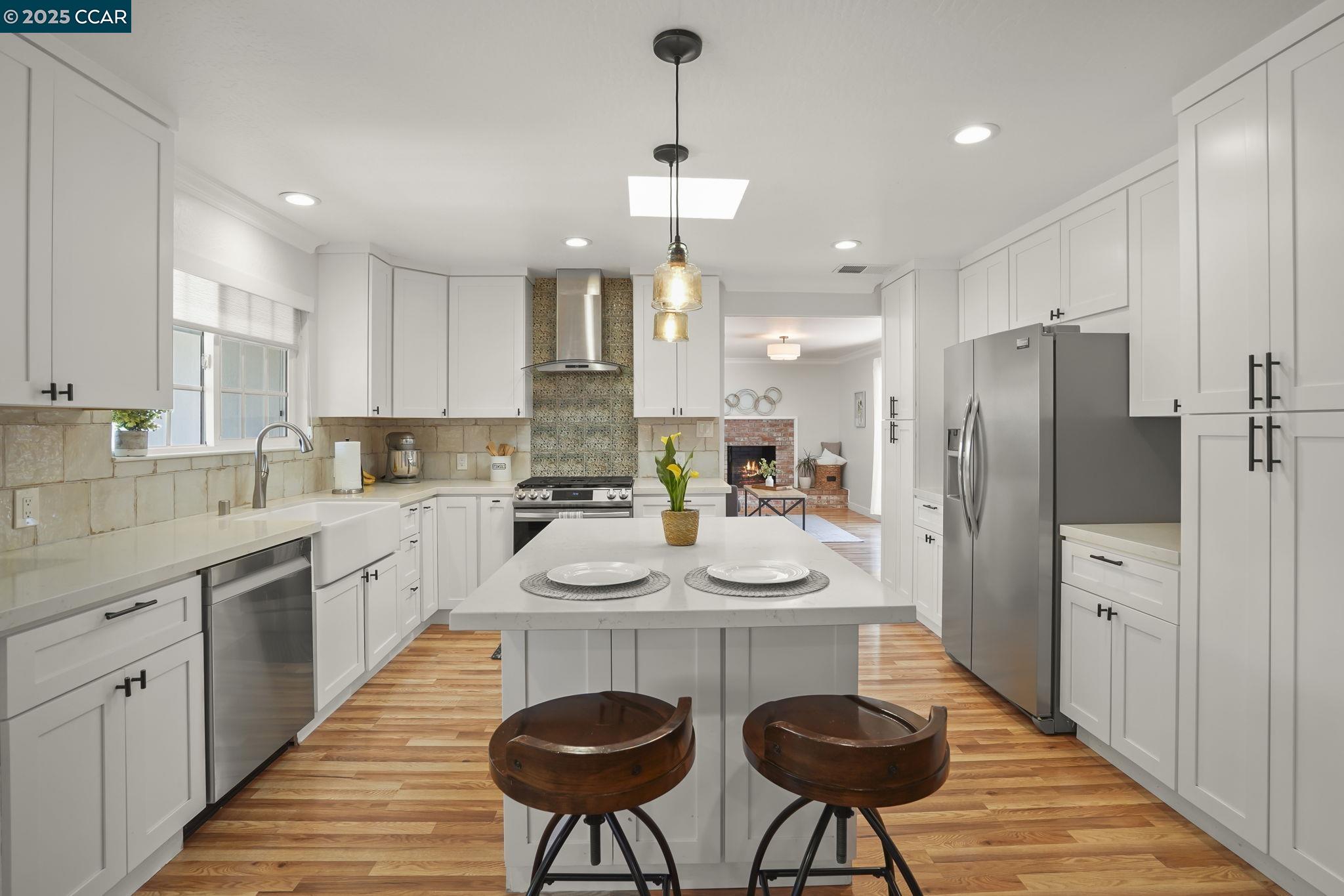 Detail Gallery Image 5 of 23 For 927 Notre Dame Ave, Concord,  CA 94518 - 3 Beds | 2 Baths