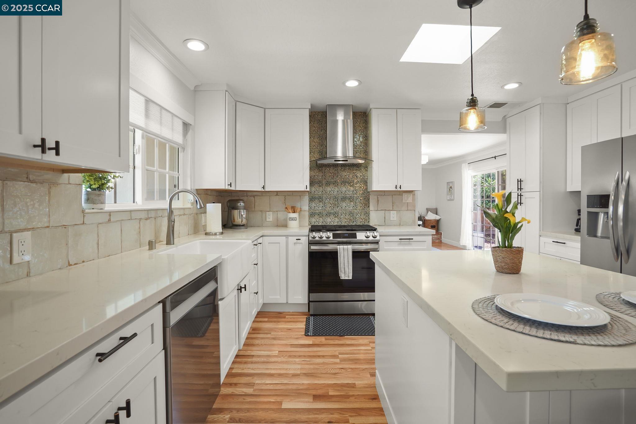 Detail Gallery Image 6 of 23 For 927 Notre Dame Ave, Concord,  CA 94518 - 3 Beds | 2 Baths