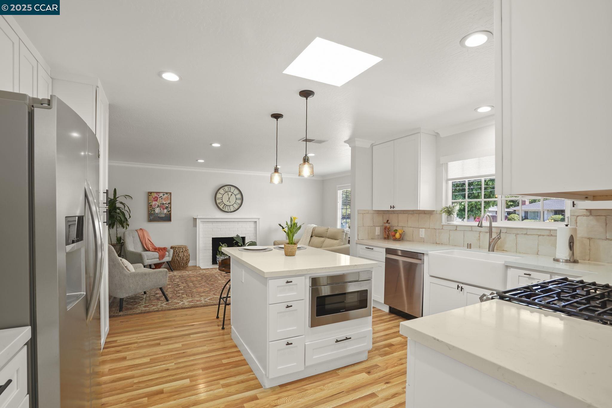 Detail Gallery Image 8 of 23 For 927 Notre Dame Ave, Concord,  CA 94518 - 3 Beds | 2 Baths