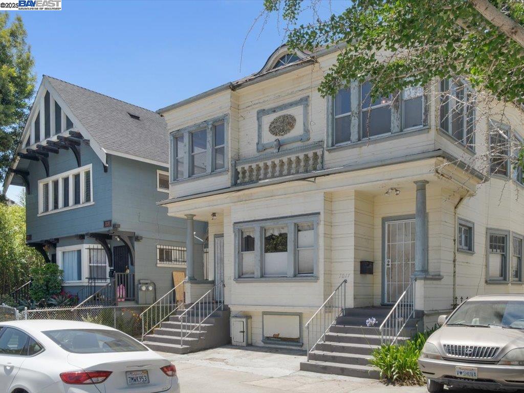 Detail Gallery Image 3 of 56 For 1013 Chestnut St, Oakland,  CA 94607 - – Beds | – Baths