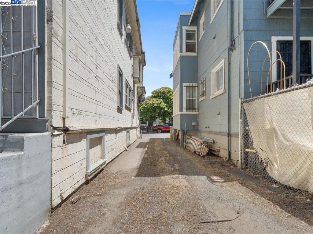 Detail Gallery Image 27 of 56 For 1013 Chestnut St, Oakland,  CA 94607 - – Beds | – Baths