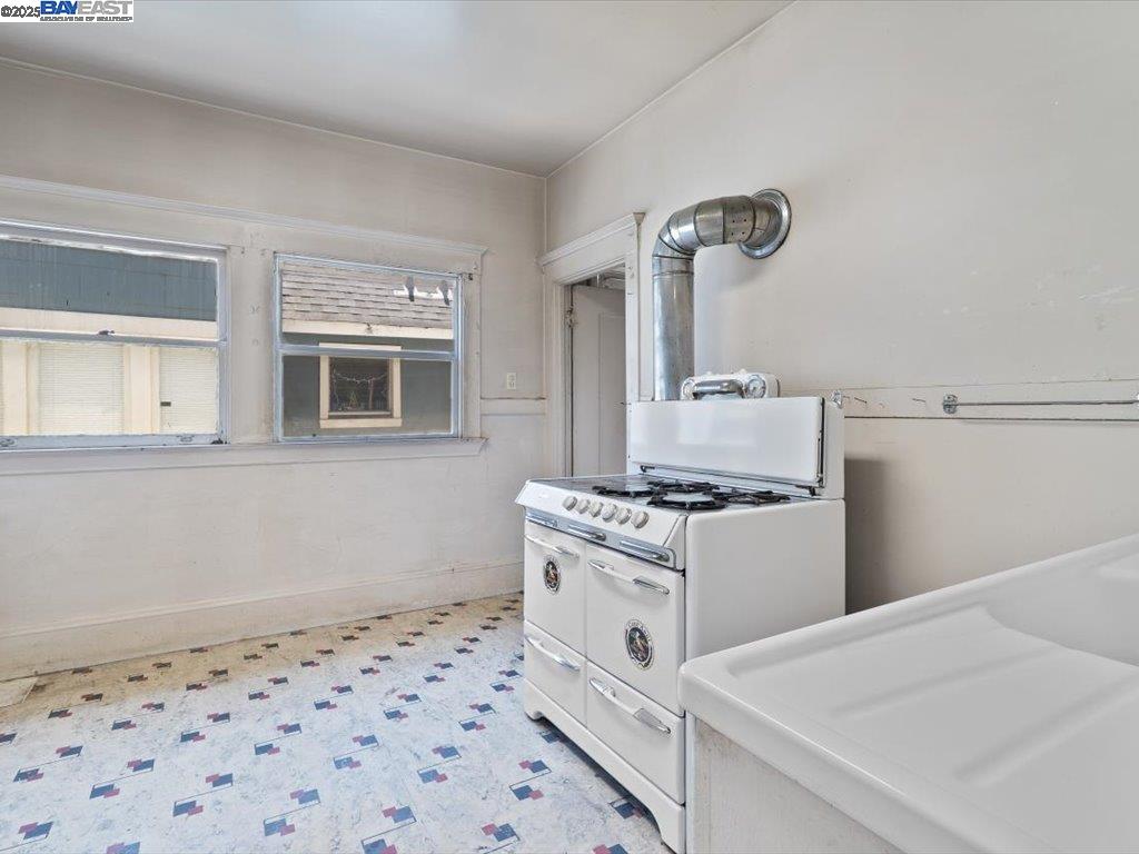 Detail Gallery Image 32 of 56 For 1013 Chestnut St, Oakland,  CA 94607 - – Beds | – Baths