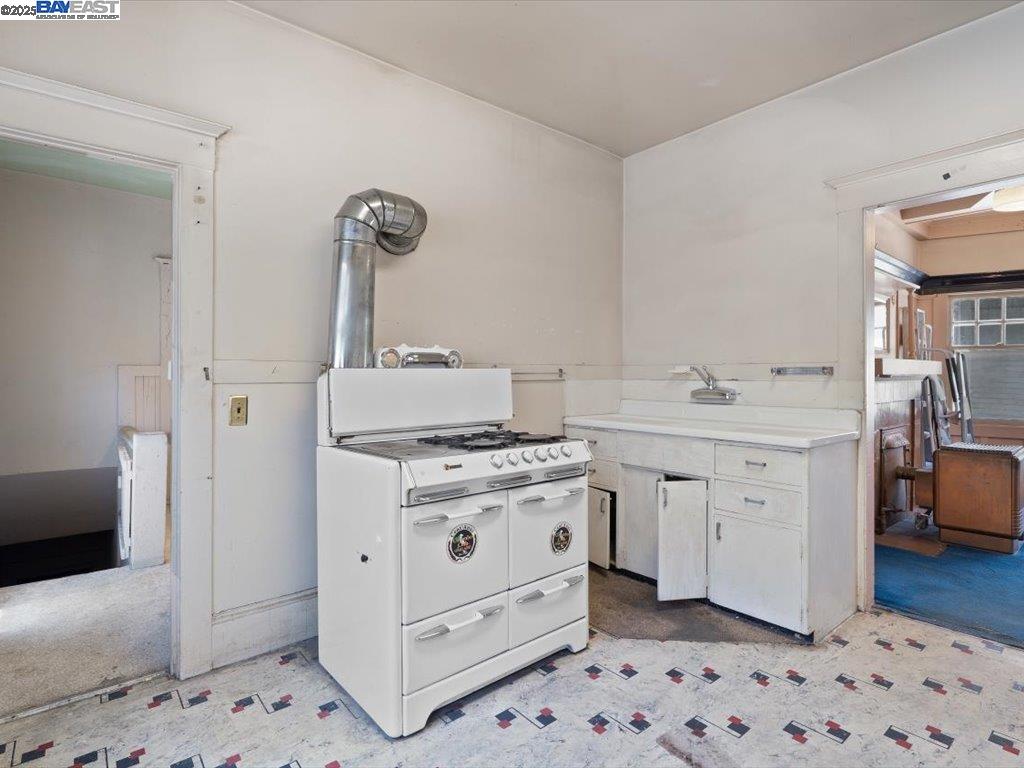 Detail Gallery Image 33 of 56 For 1013 Chestnut St, Oakland,  CA 94607 - – Beds | – Baths