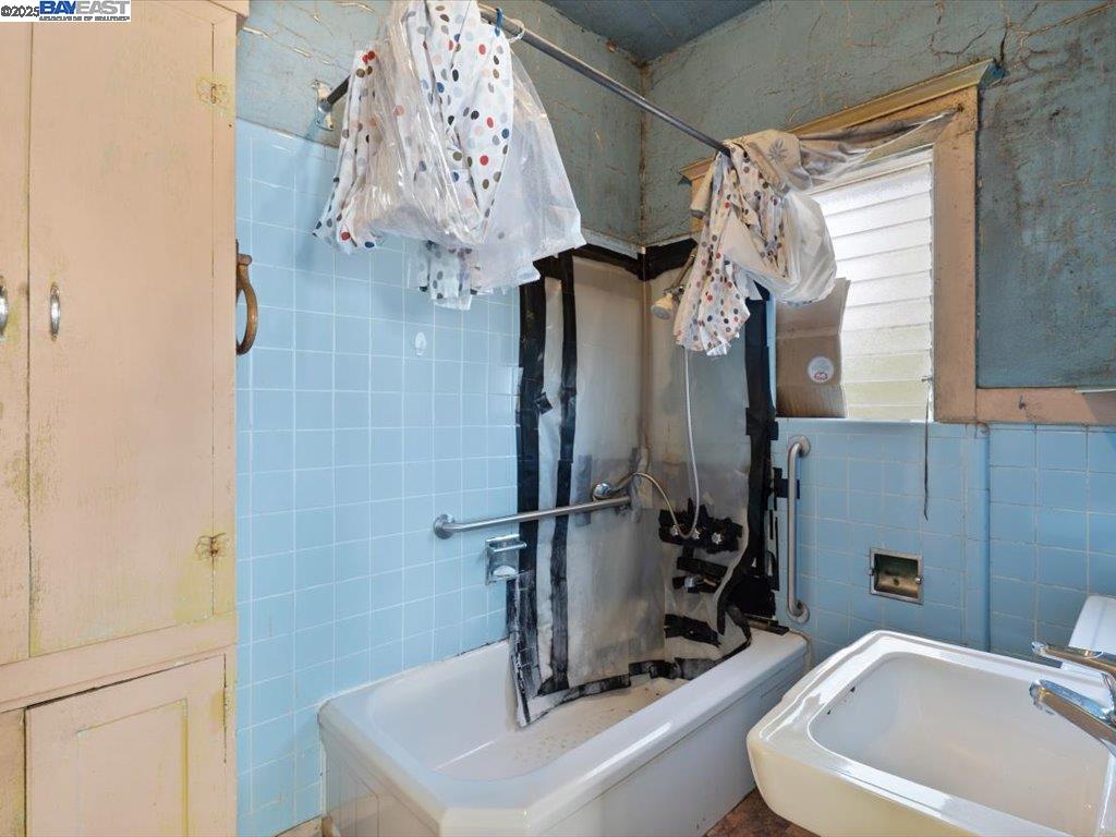 Detail Gallery Image 36 of 56 For 1013 Chestnut St, Oakland,  CA 94607 - – Beds | – Baths
