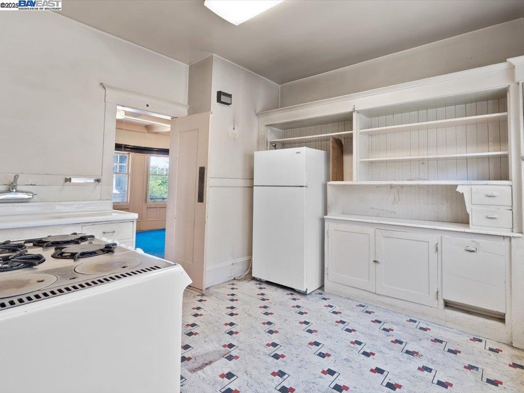 Detail Gallery Image 5 of 56 For 1013 Chestnut St, Oakland,  CA 94607 - – Beds | – Baths