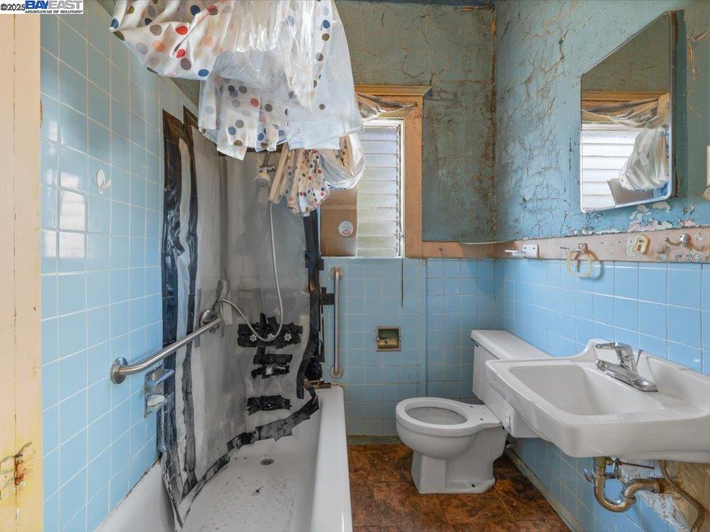 Detail Gallery Image 6 of 56 For 1013 Chestnut St, Oakland,  CA 94607 - – Beds | – Baths