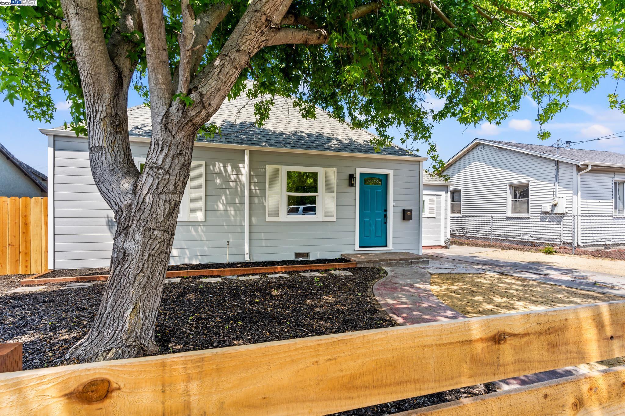 Detail Gallery Image 4 of 33 For 355 S 50th St, Richmond,  CA 94804 - 2 Beds | 1 Baths