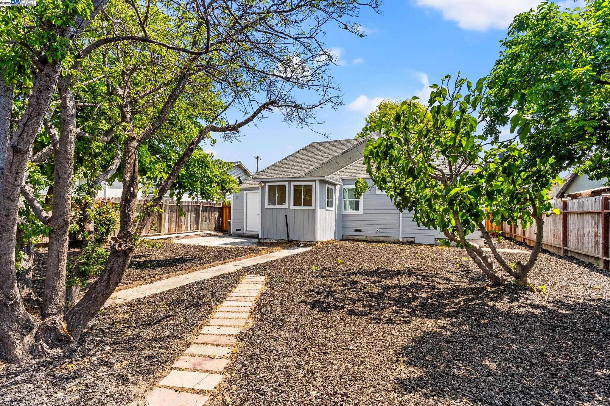 Detail Gallery Image 31 of 33 For 355 S 50th St, Richmond,  CA 94804 - 2 Beds | 1 Baths