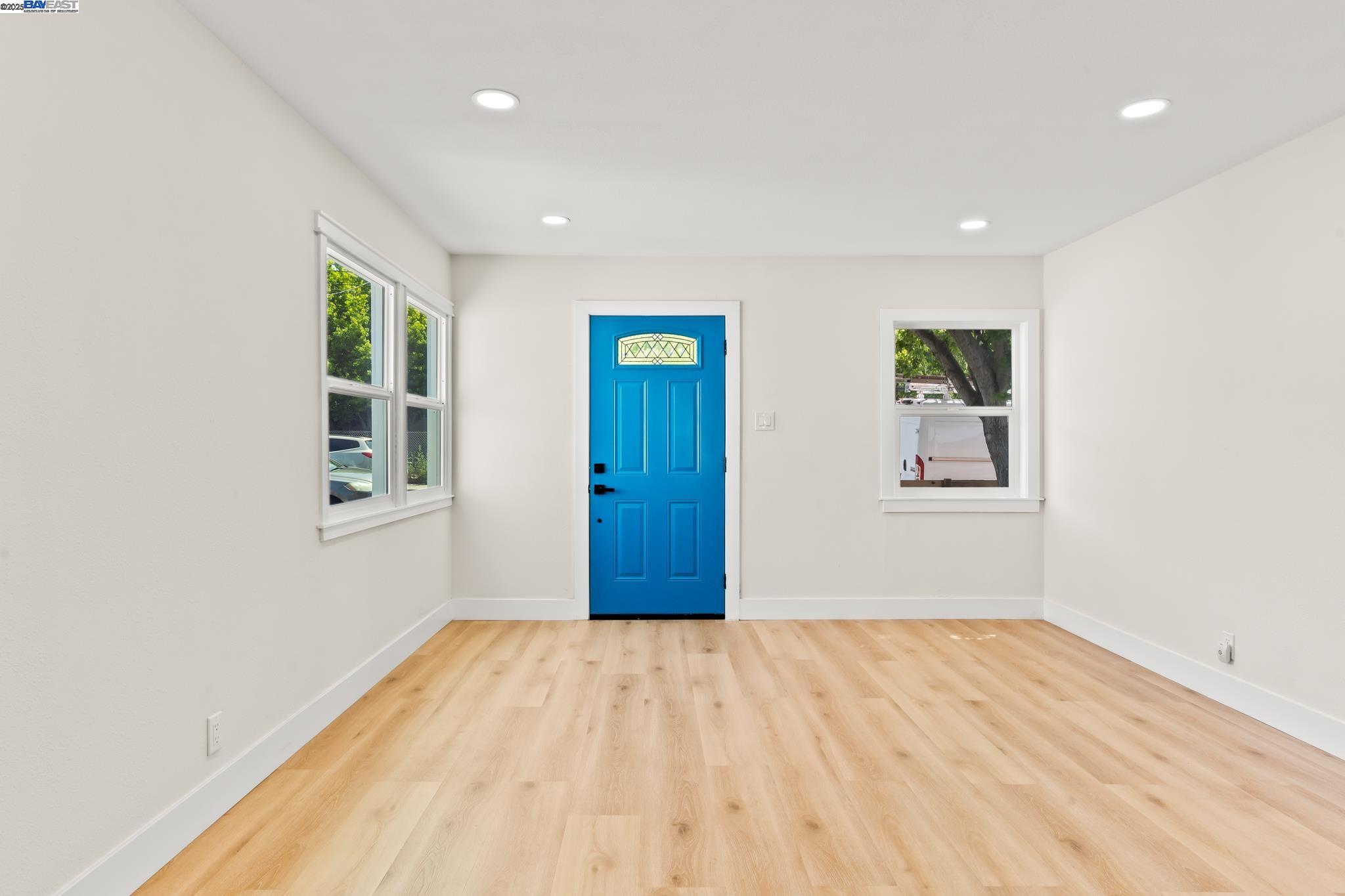Detail Gallery Image 6 of 33 For 355 S 50th St, Richmond,  CA 94804 - 2 Beds | 1 Baths
