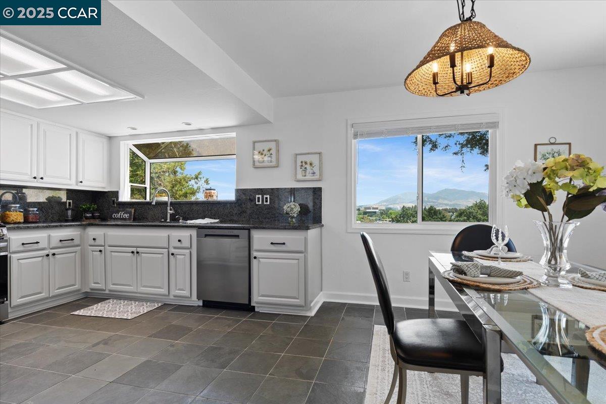 Detail Gallery Image 13 of 35 For 491 Camelback Rd, Pleasant Hill,  CA 94523 - 2 Beds | 2 Baths