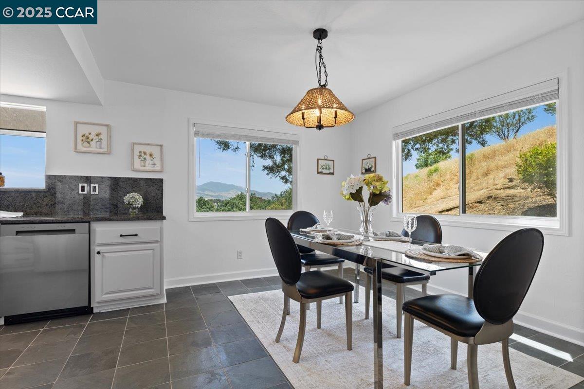 Detail Gallery Image 14 of 35 For 491 Camelback Rd, Pleasant Hill,  CA 94523 - 2 Beds | 2 Baths