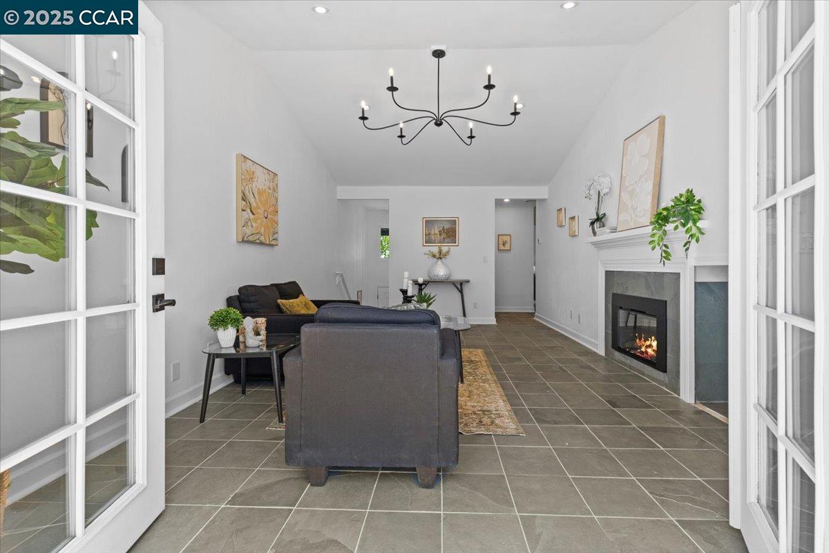 Detail Gallery Image 3 of 35 For 491 Camelback Rd, Pleasant Hill,  CA 94523 - 2 Beds | 2 Baths