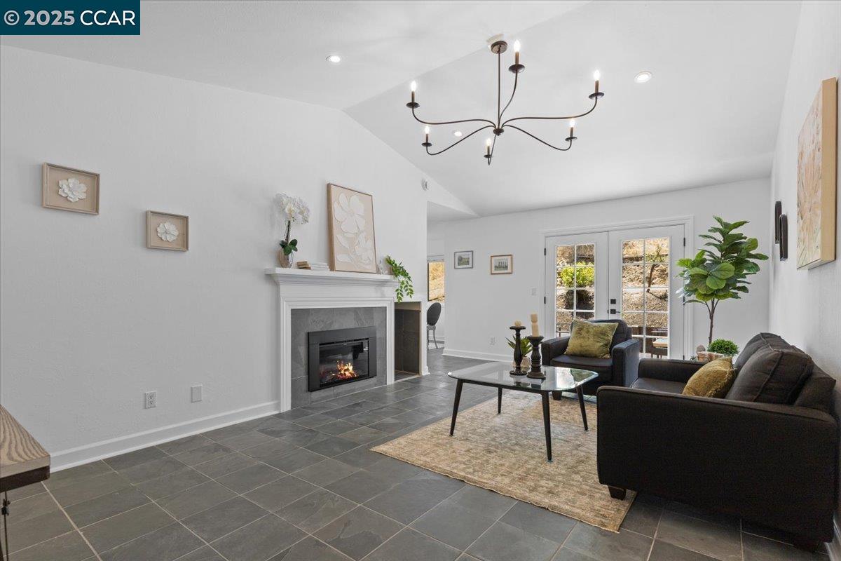 Detail Gallery Image 4 of 35 For 491 Camelback Rd, Pleasant Hill,  CA 94523 - 2 Beds | 2 Baths