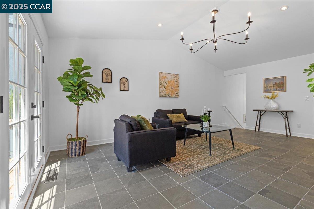 Detail Gallery Image 5 of 35 For 491 Camelback Rd, Pleasant Hill,  CA 94523 - 2 Beds | 2 Baths