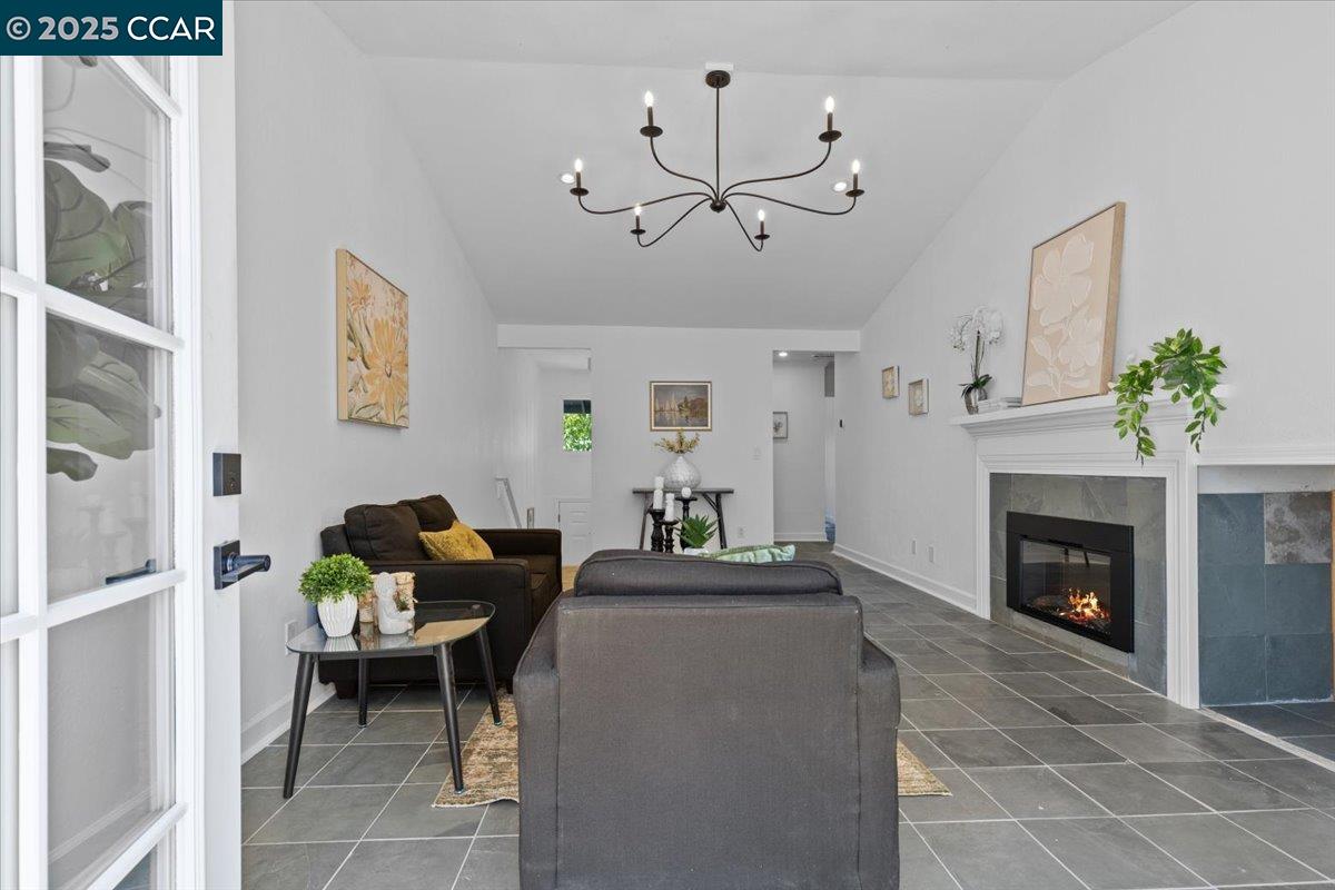 Detail Gallery Image 7 of 35 For 491 Camelback Rd, Pleasant Hill,  CA 94523 - 2 Beds | 2 Baths