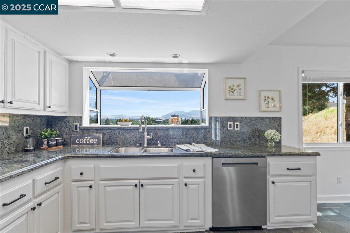 Detail Gallery Image 10 of 35 For 491 Camelback Rd, Pleasant Hill,  CA 94523 - 2 Beds | 2 Baths