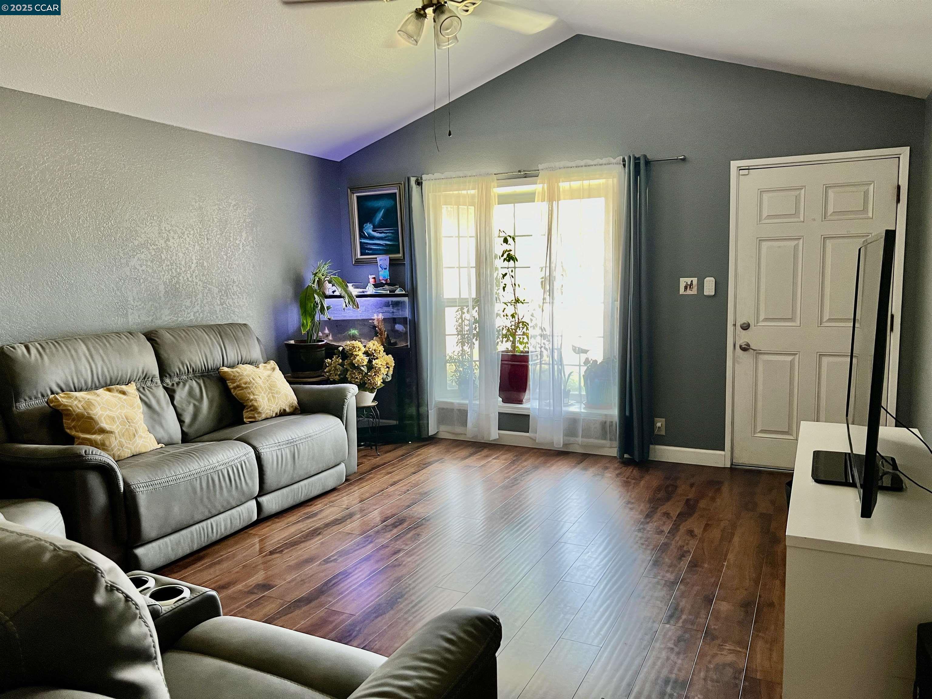 Detail Gallery Image 2 of 21 For 14413 Modoc Ct, Manteca,  CA 95336 - 3 Beds | 2 Baths